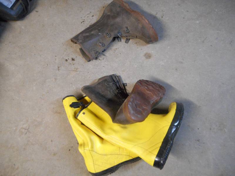 lot 46 image: 2 PAIRS OF RUBBER BOOTS