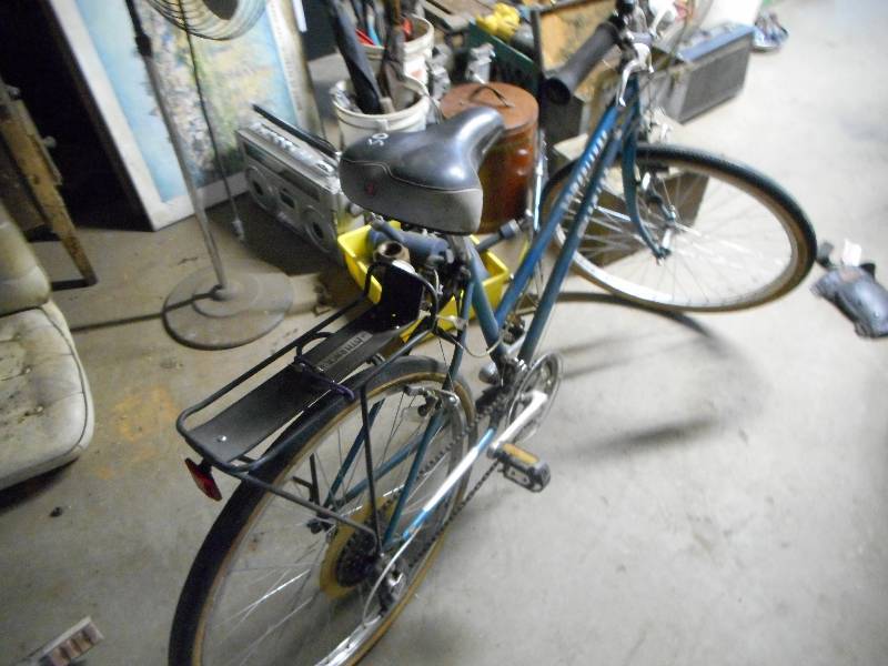 lot 50 image: SCHWINN BIKE