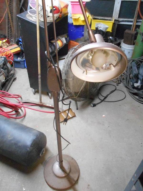 lot 59 image: SHOP LIGHT