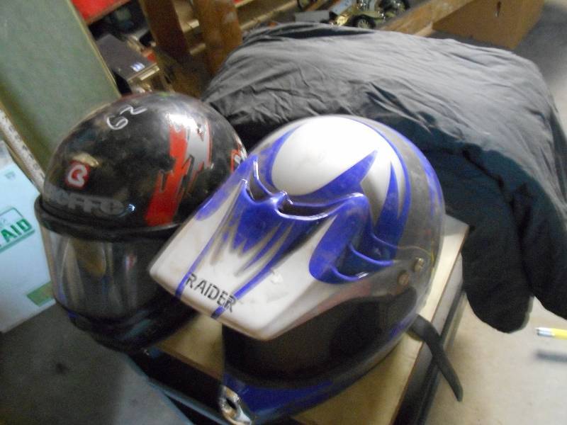 lot 62 image: 2 SNOWMOBILE HELMETS AND POLARIS BIBS
