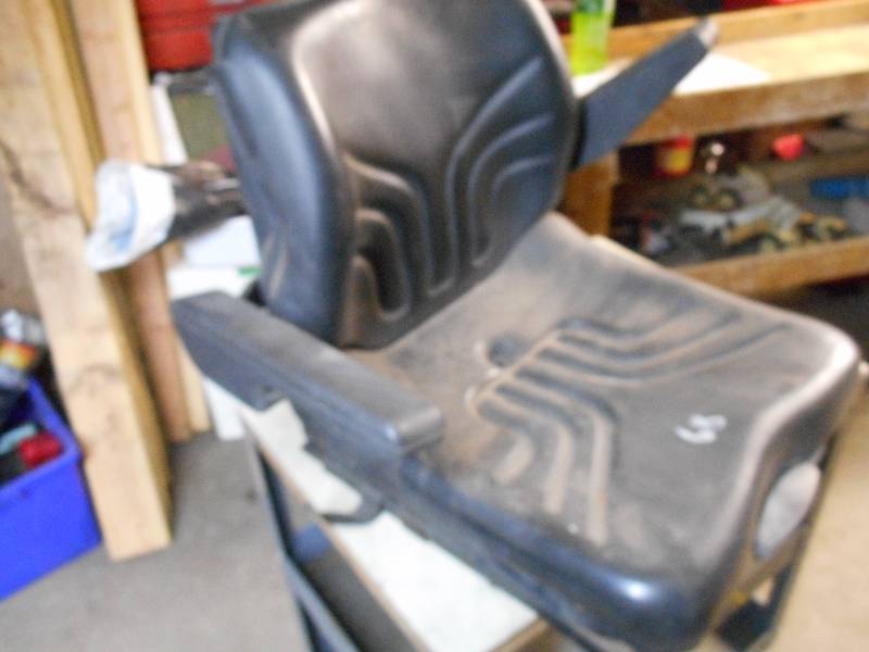 lot 68 image: TRACTOR CHAIR