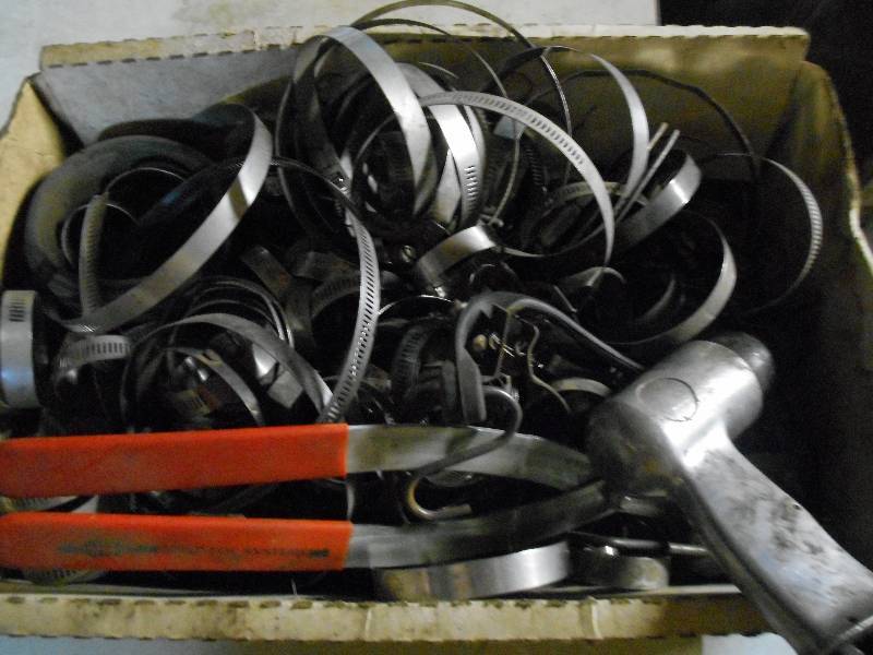 lot 76 image: BASKET LOT OF CLAMPS