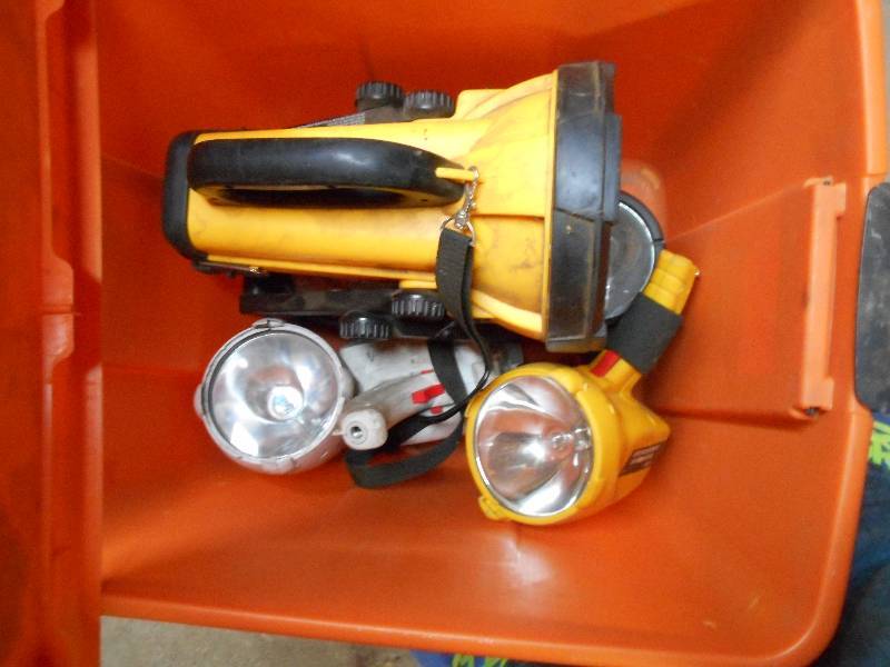 lot 77 image: TOTE OF SPOTLIGHTS