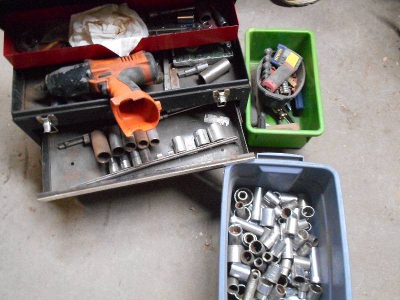 lot 81 image: TOOL LOT