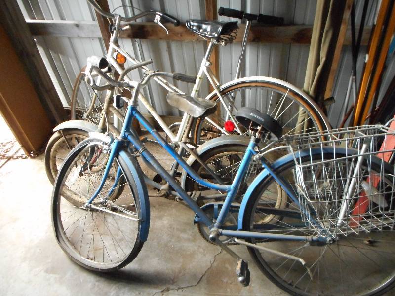 lot 96 image: 3 VINTAGE BIKES