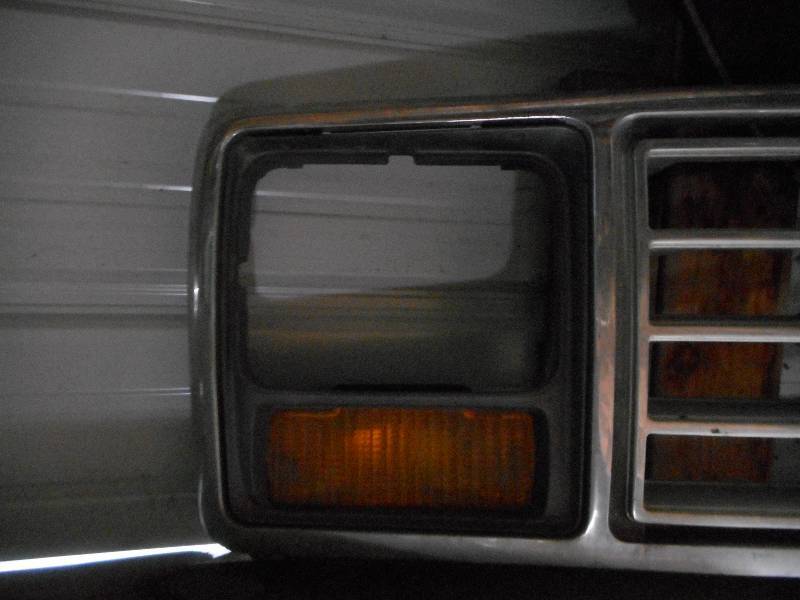 lot 98 image: FORD GRILL