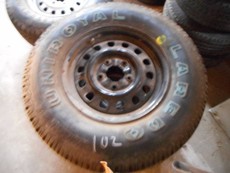 lot 102 image: 4 TIRES RIMS