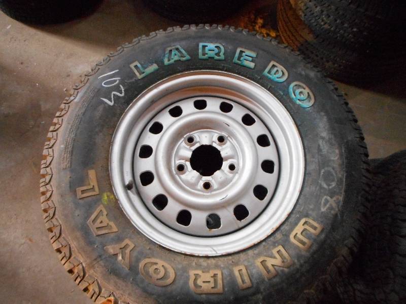 lot 103 image: 3 TIRES AND RIMS