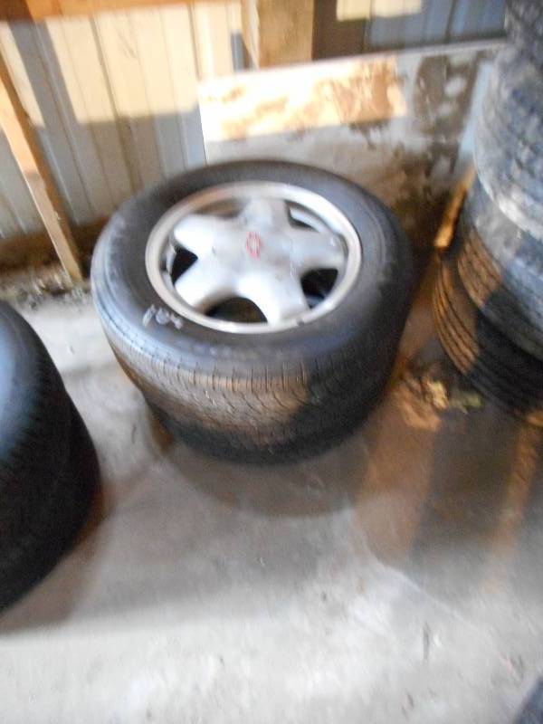 lot 104 image: 2 2256016 WITH RIMS