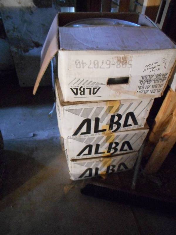 lot 107 image: 4 RIMS LIKE NEW