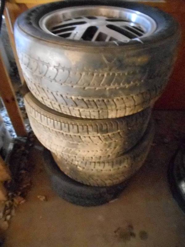 lot 109 image: 4 PONTIAC TIRES AND RIMS
