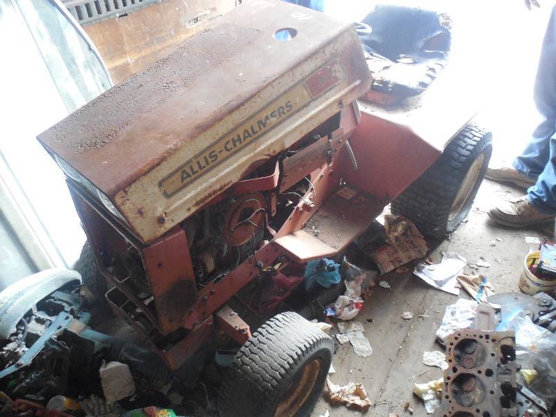 lot 10 image: ALLIS CHALMERS 312 TRACTOR