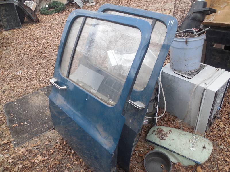 lot 14 image: 2 GM DOORS