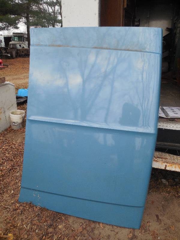 lot 17 image: GM HOOD