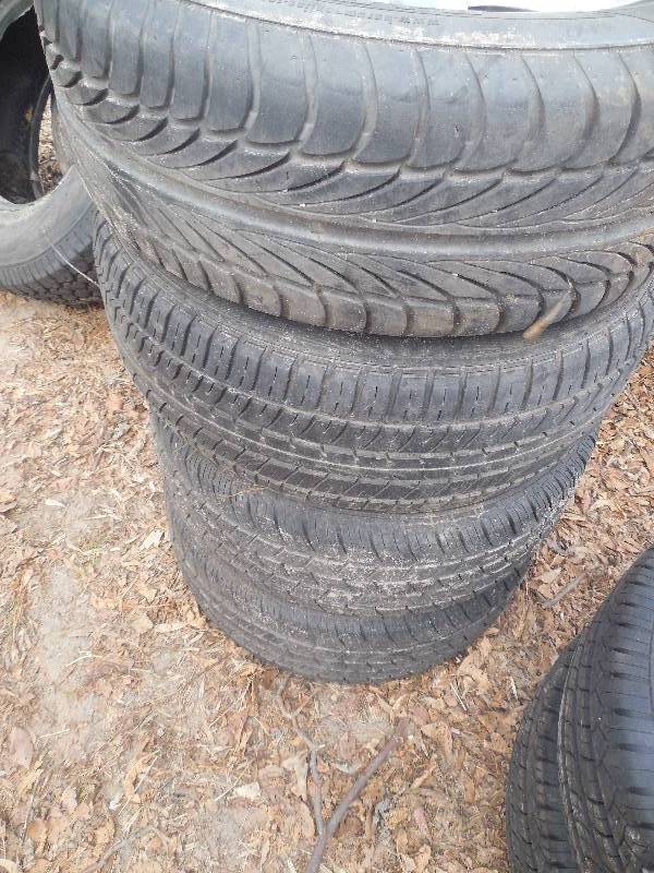 lot 18 image: 4 TIRES AND RIMS