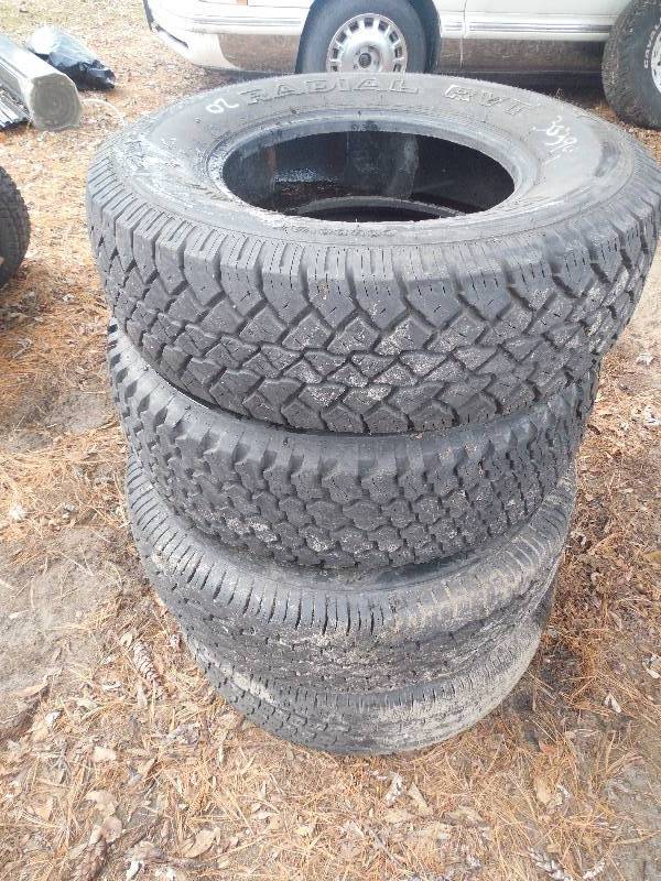 lot 20 image: 4 TIRES 24516