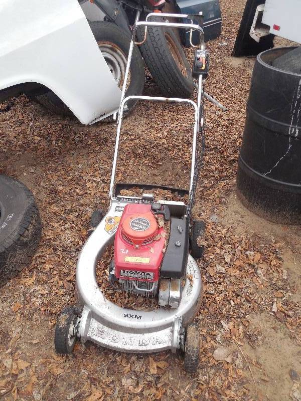 lot 21 image: HONDA PUSH MOWER