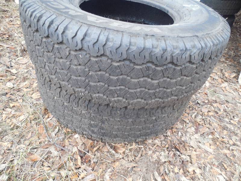 lot 25 image: 2 TIRES AND RIMS
