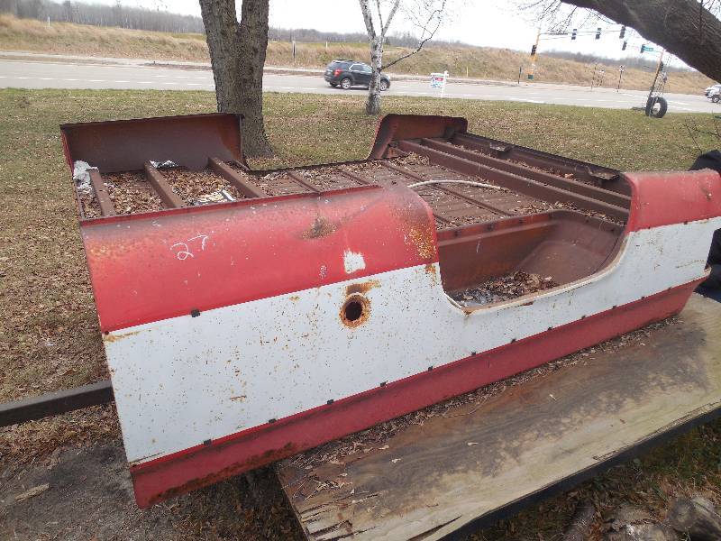 lot 27 image: MID  80S PICKUP BOX
