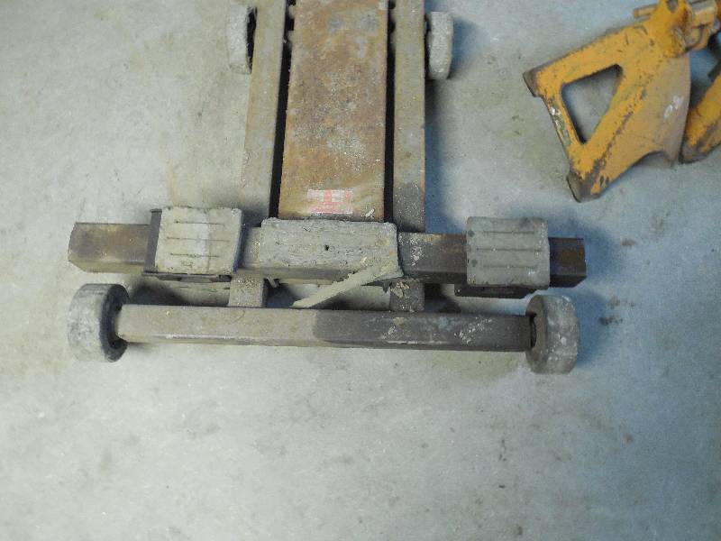 lot 31 image: AIR FRONT BUMPER JACK