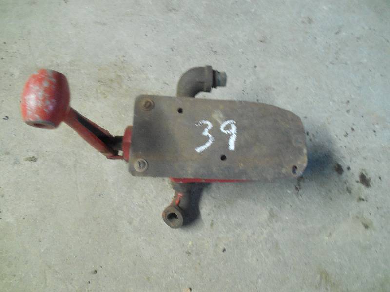 lot 39 image: HYD. VALVE CONTROL BOX