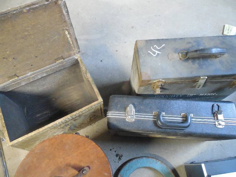 lot 42 image: TOTE CONTAINER LOT