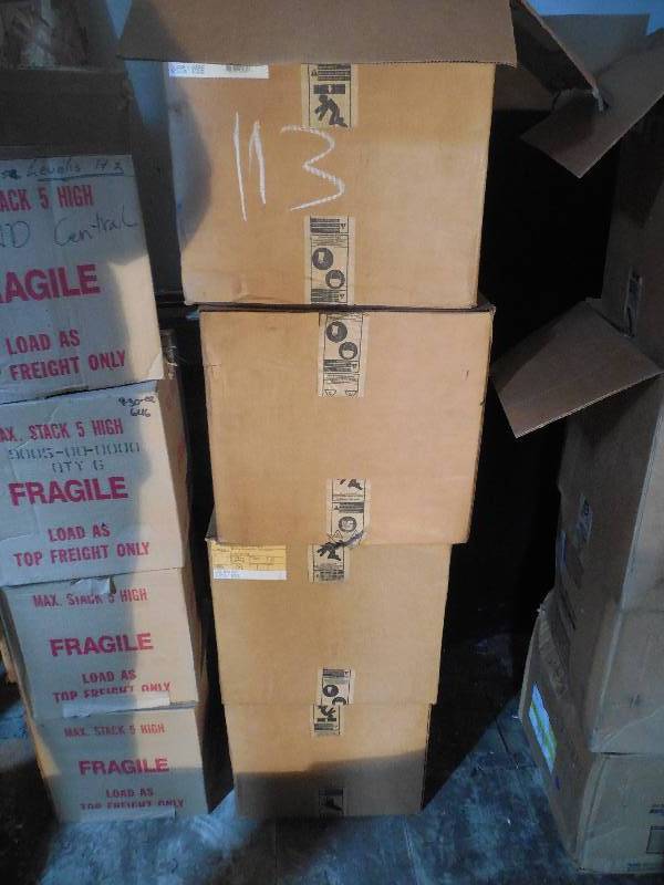 lot 113 image: 4 HEAVY DUTY SHOP LIGHTS