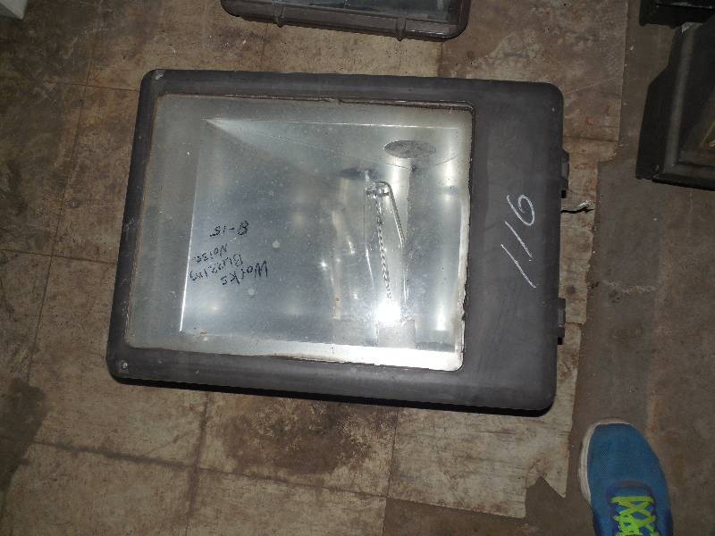 lot 116 image: HEAVY DUTY SHOP LIGHT