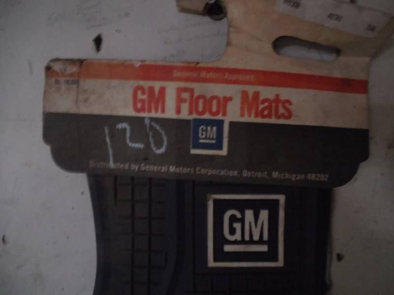 lot 120 image: GM FLLOR MATS