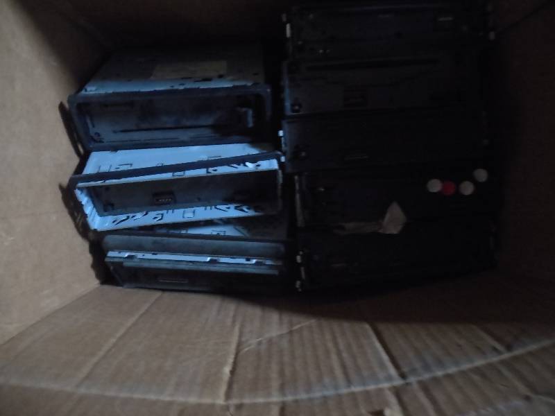 lot 128 image: BOX OF RADIOS
