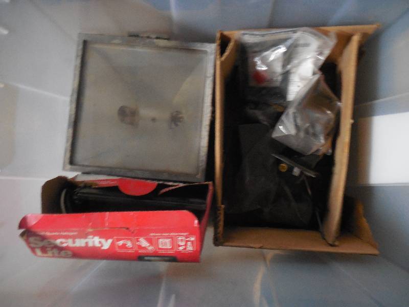 lot 130 image: TOTE OF MOTION LIGHTS SECURITY LIGHTS
