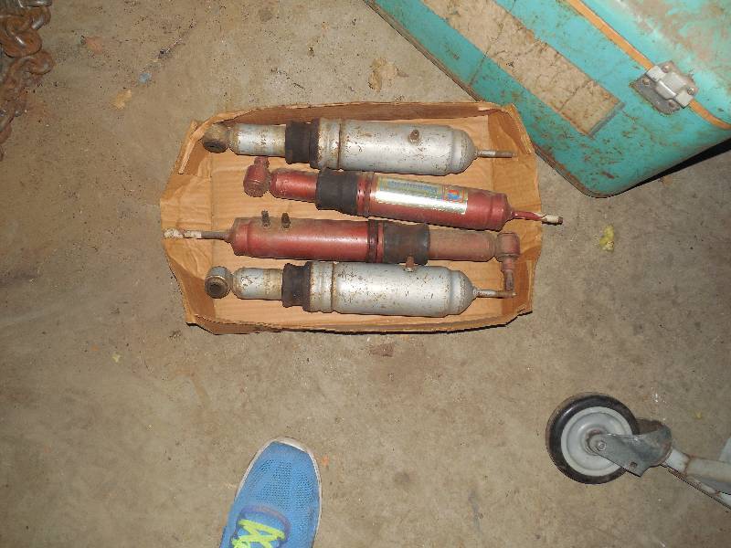 lot 144 image: BOX OF CAR SHOCKS