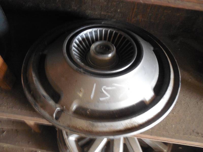 lot 157 image: 4 FORD HUB CAPS