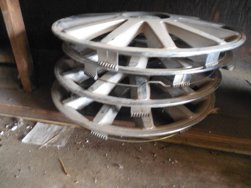 lot 158 image: 4 AFTER MARKET HUB CAPS