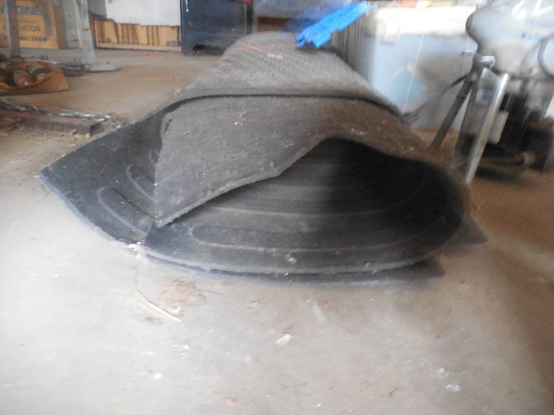 lot 179 image: TRUCK BED MAT