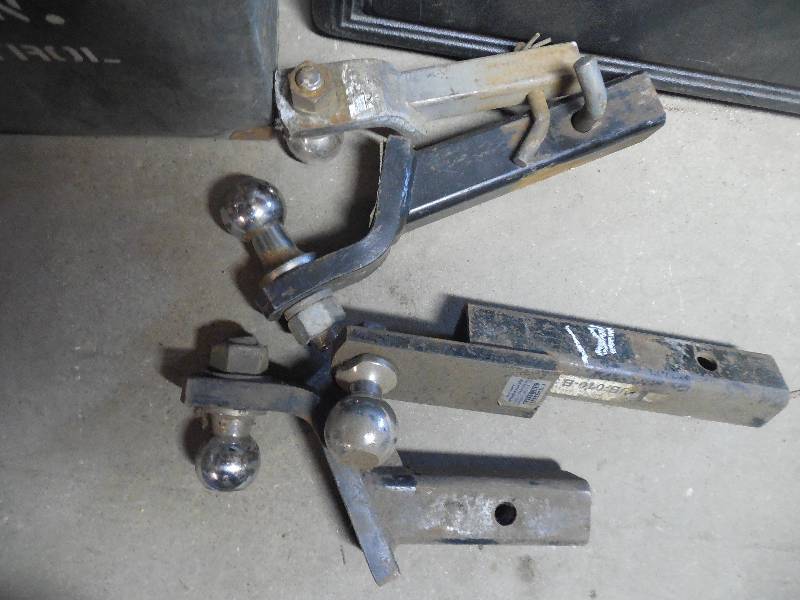 lot 181 image: 4 RECIEVER HITCHS