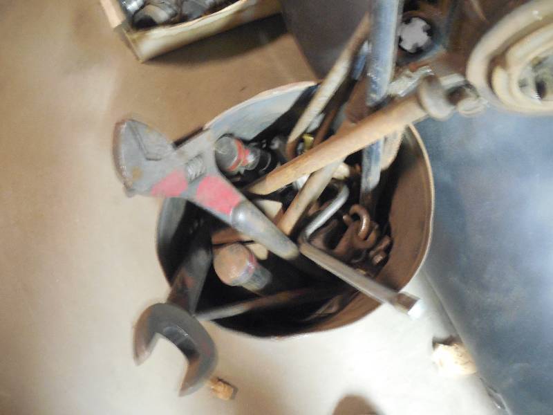 lot 182 image: PAIL OF TOOLS