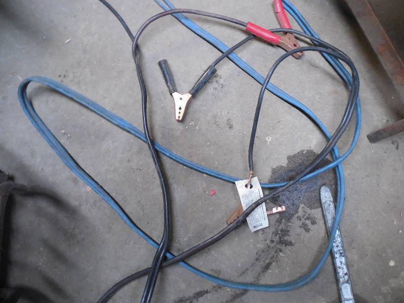 lot 184 image: 2 JUMPER CABLES