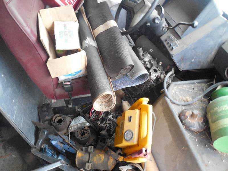 lot 200 image: HUGE VAN LOT OF MISC ITEMS  STORAGE LOCKER