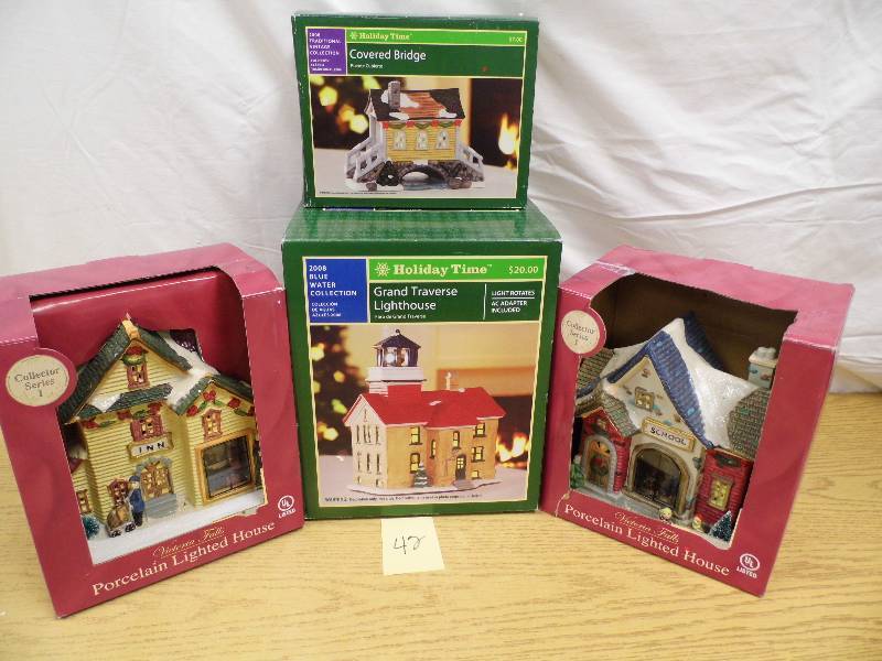 4 Pieces of Christmas Village