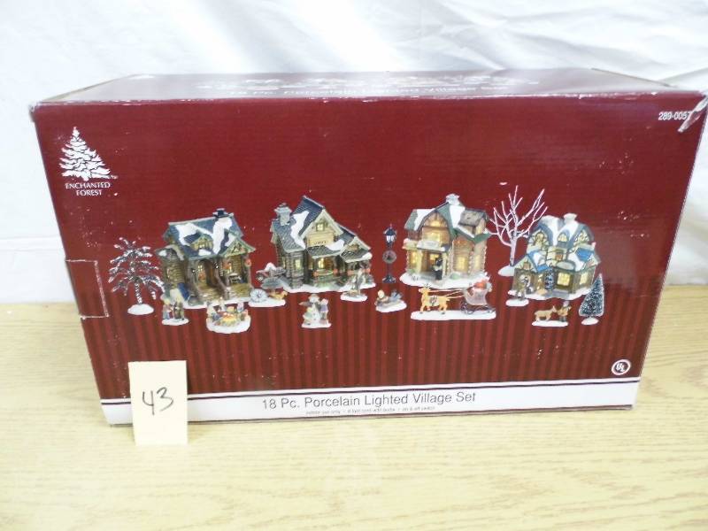 18 Piece Christmas Village In A Box