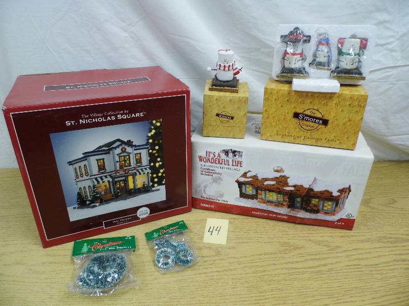 Christmas Village Pieces w Wreaths - Ornaments