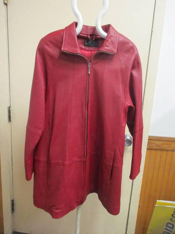 Montanaco Red dyed fine lamb (small)