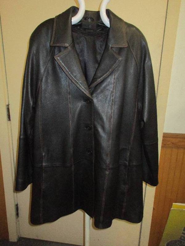 Deni Black dyed fine lamb w contrast stitching(medium)