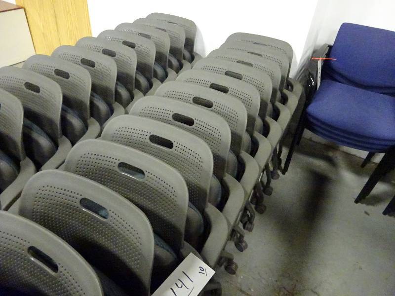 FoldingStackingWheeledUpholstered Chairs-10