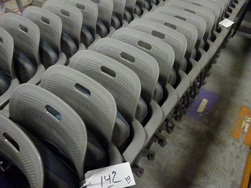 FoldingStackingWheeledUpholstered Chairs-10