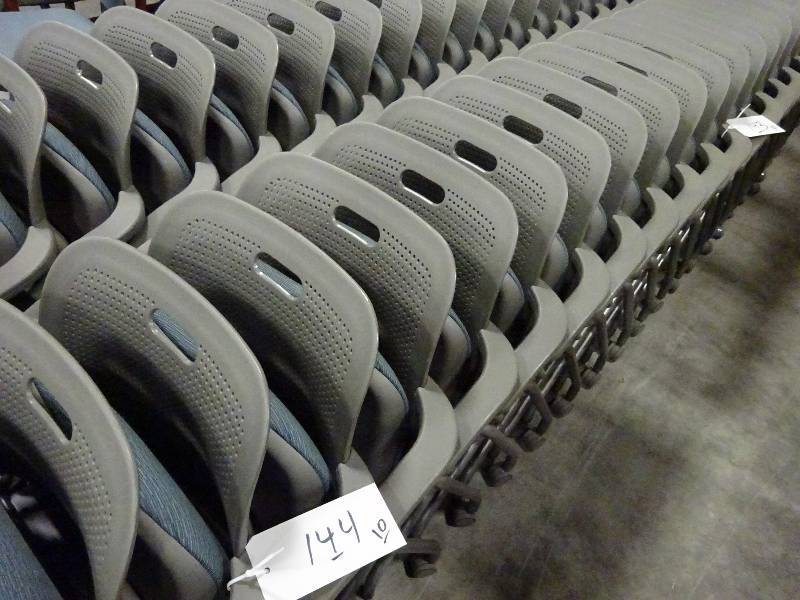 FoldingStackingWheeledUpholstered Chairs-10