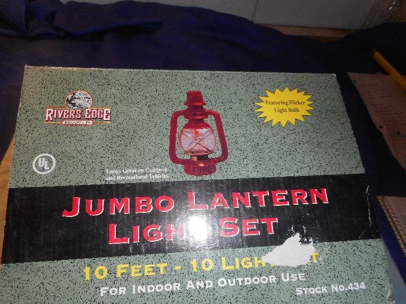 lot 11 image: JUMBO LANTERN LIGHT SET