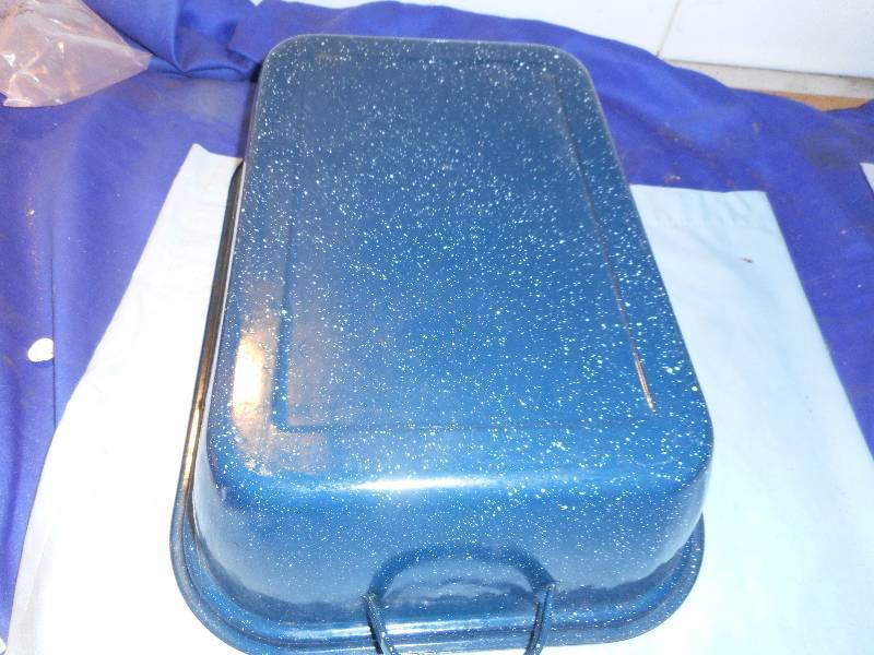lot 17 image: BLUE ENAMEL ROASTER