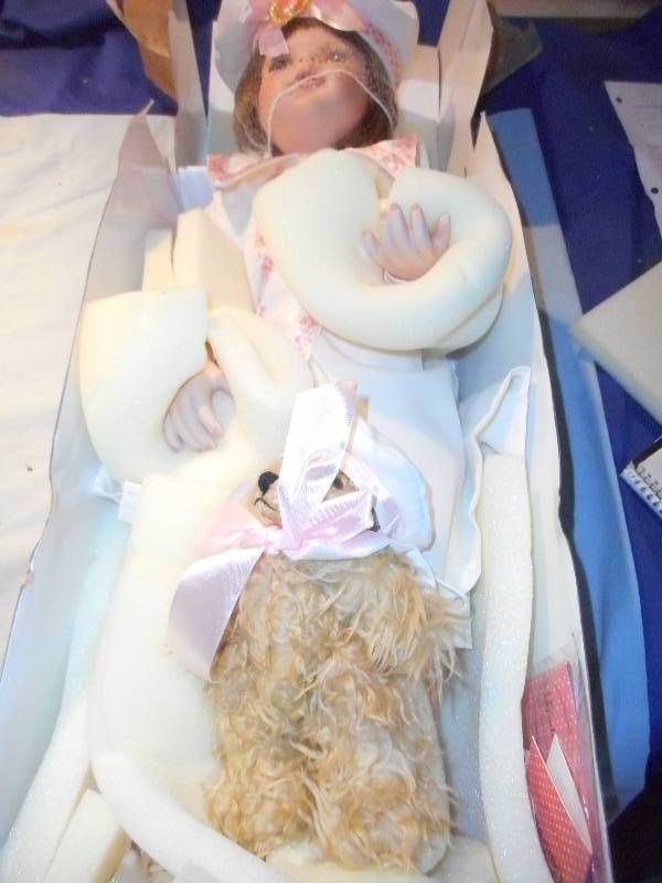 lot 23 image: PARADISE COLLECTIONS PORCELAIN DOLL